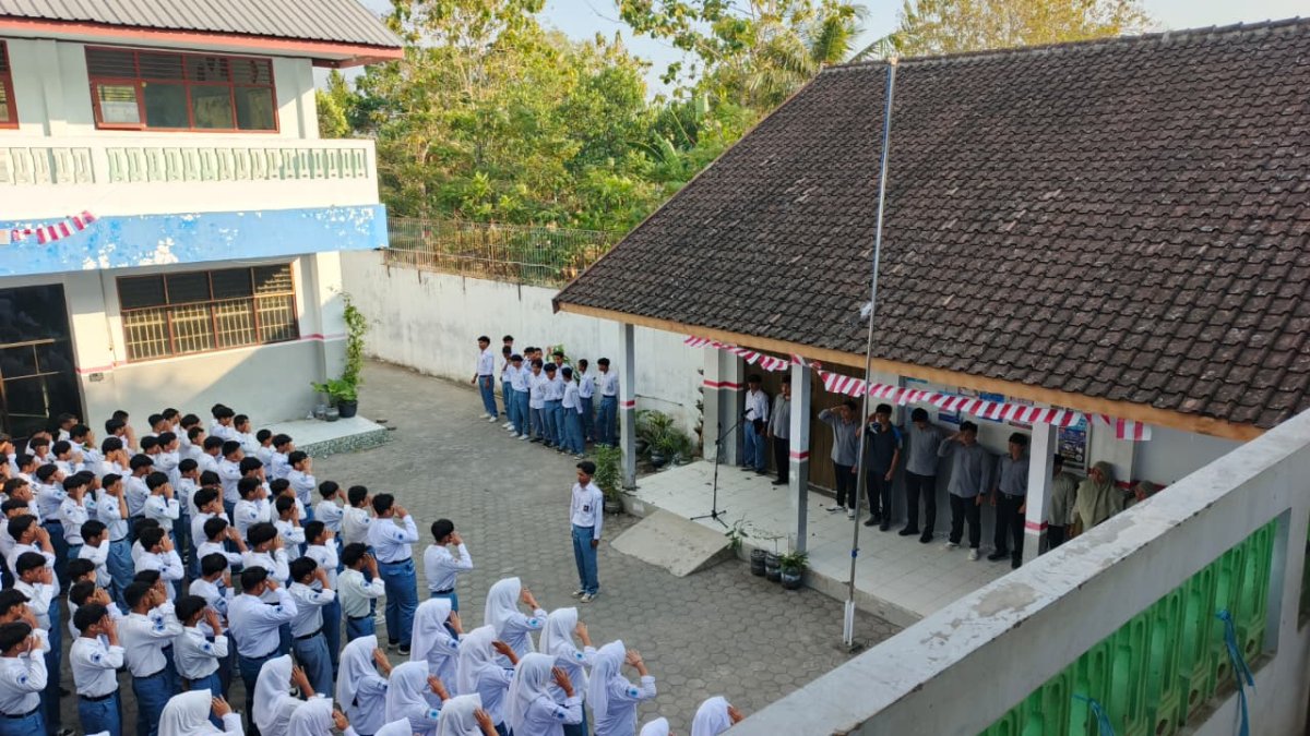 Memupuk Kedisiplinan dan Semangat Nasionalisme di SMK Muhammadiyah Ngawen